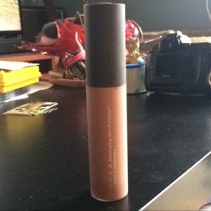 Becca Shimmering Skin Perfector in Rose Gold